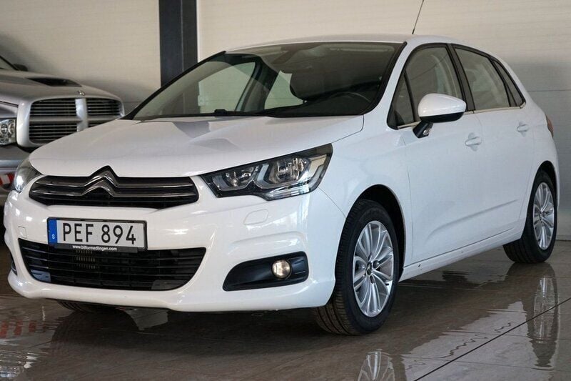 Vit Begagnad 2017 Citroën C4 Halvkombi | 74 500 kr (Bra pris) - Bild 1/4