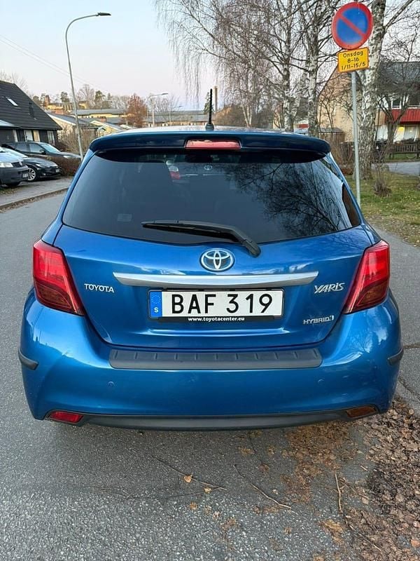 Begagnad Toyota Yaris Hybrid 101 HK (74 kW) 2016