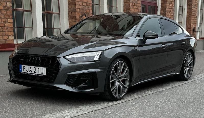 Begagnad 2023 Audi A5 Competition Sportkupé | 450 000 kr (Marknadspris) - Bild 1/4