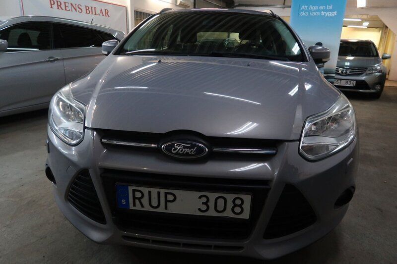 Grå Begagnad 2011 Ford Focus Trend Kombi | 64 900 kr (Marknadspris) - Bild 1/4