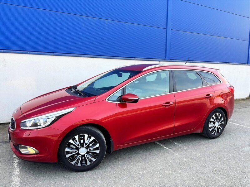 Röd Begagnad 2014 Kia Ceed Sportswagon Comfort Kombi | 92 500 kr (Marknadspris) - Bild 1/4