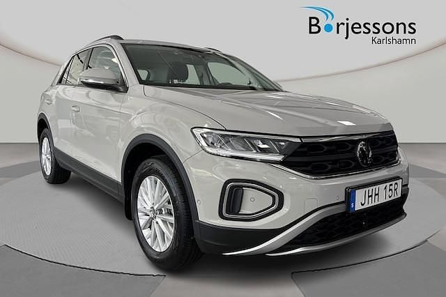 Grå Begagnad 2022 VW T-Roc Life SUV | 244 000 kr (Marknadspris) - Bild 1/4