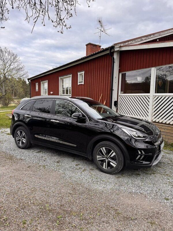 Svart Begagnad 2020 Kia Niro 2 SUV | 179 900 kr (Bra pris) - Bild 1/4