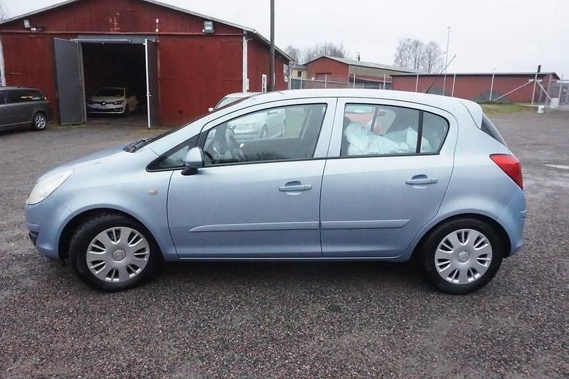 Begagnad Opel Corsa 80 HK (58 kW) 2007 Blå Halvkombi