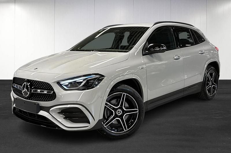 Begagnad 2025 Mercedes GLA250 AMG line SUV | 579 000 kr - Bild 1/4