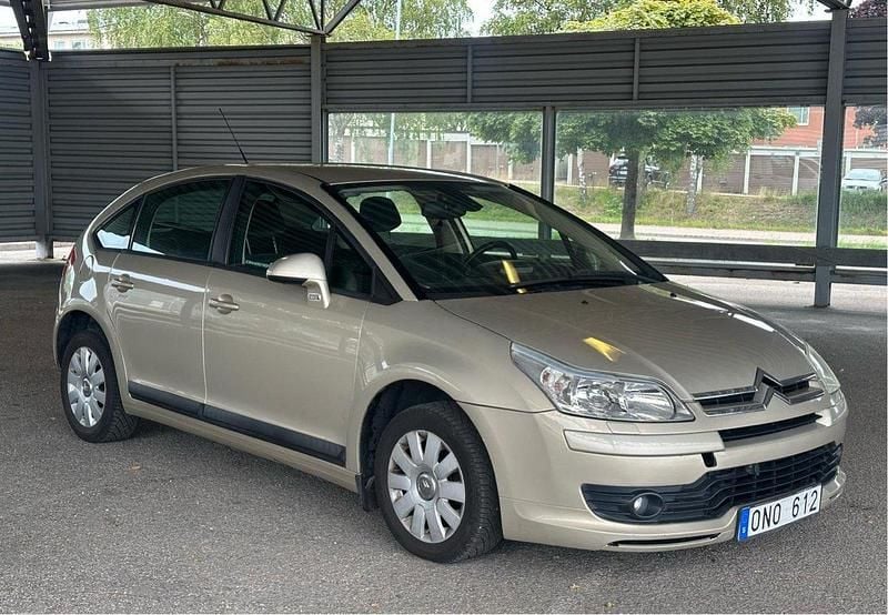 Brun Begagnad 2007 Citroën C4 Halvkombi | 17 500 kr (Marknadspris) - Bild 1/4