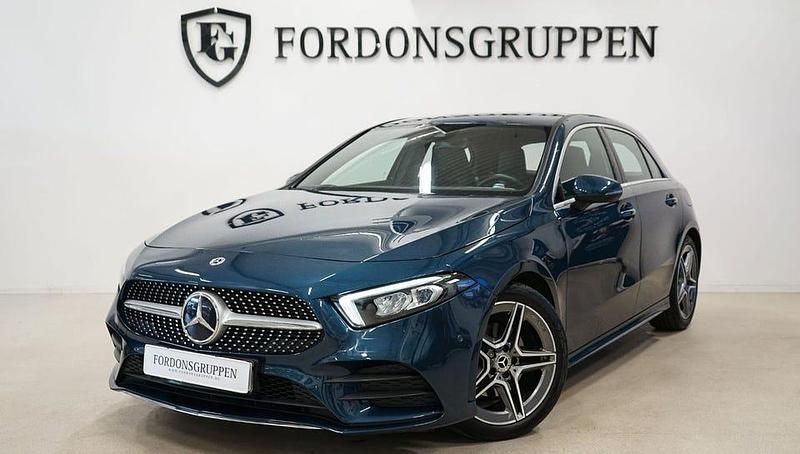 Blå Begagnad 2022 Mercedes A200 AMG Halvkombi | 314 800 kr (Lite dyr) - Bild 1/4