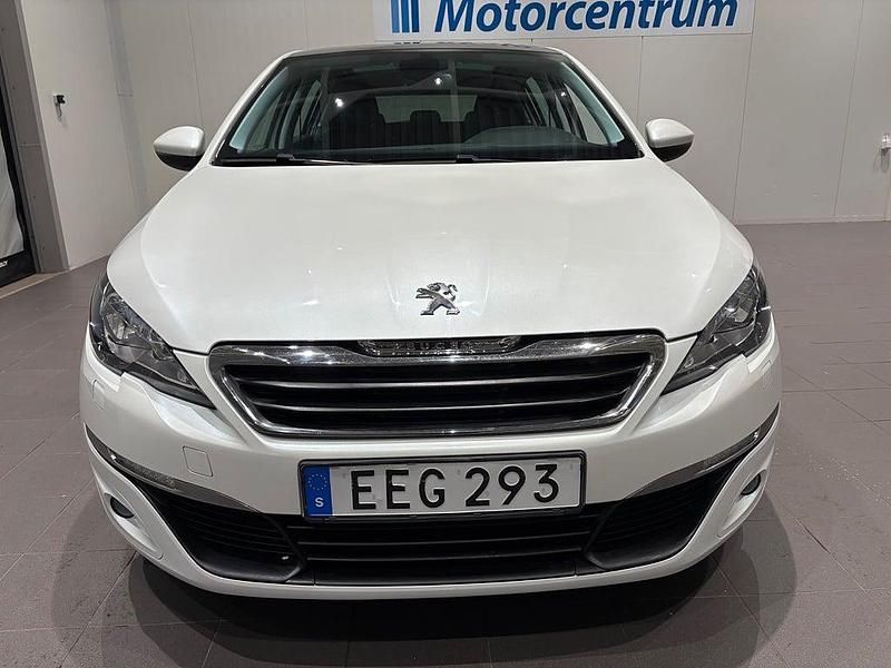 Begagnad Peugeot 308 Active 125 HK (91 kW) 2014 Vit Halvkombi