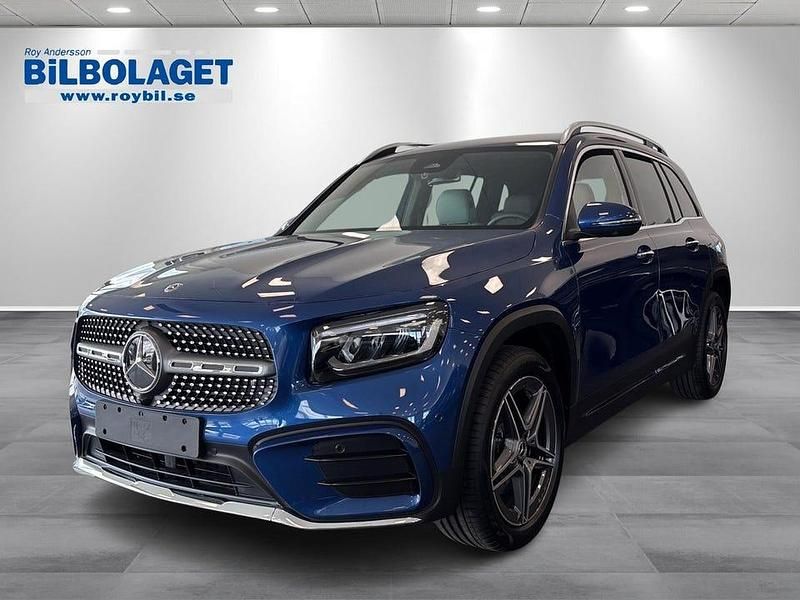 Blå Ny 2025 Mercedes GLB200 SUV | 508 700 kr (Dyr) - Bild 1/4