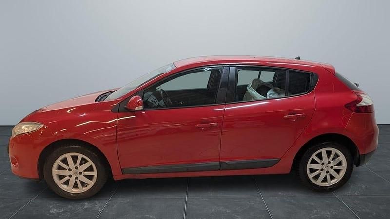 Begagnad Renault Mégane III 112 HK (82 kW) 2011 Röd Halvkombi