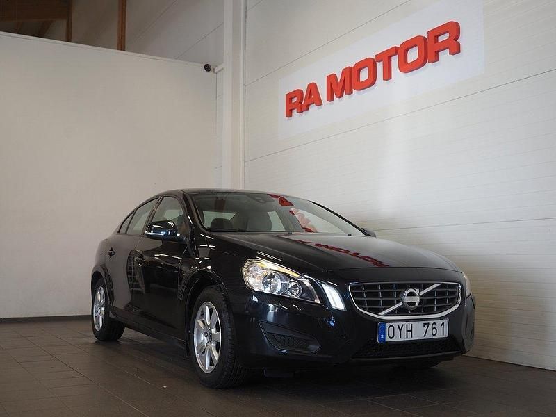 Svart Begagnad 2011 Volvo S60 Kinetic Sedan | 109 900 kr (Marknadspris) - Bild 1/3