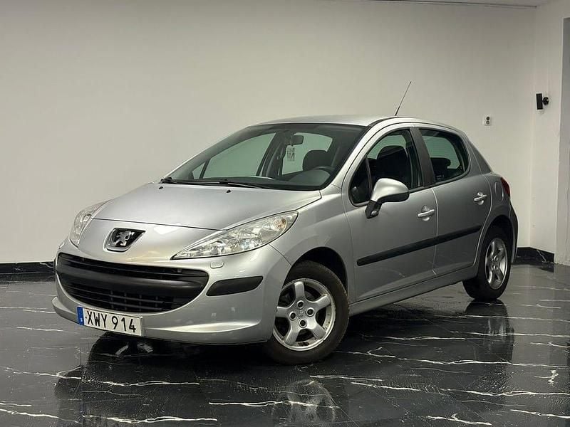 Begagnad Peugeot 207 88 HK (64 kW) 2006 Ljusgrå Halvkombi