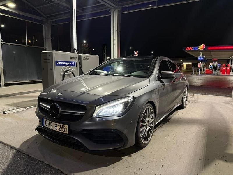 Begagnad 2018 Mercedes CLA45 AMG AMG Sportkupé | 320 000 kr (Marknadspris) - Bild 1/4