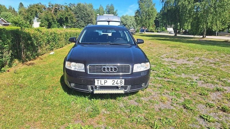 Blå Begagnad 2003 Audi A4 Kombi | 20 000 kr (Bra pris) - Bild 1/4