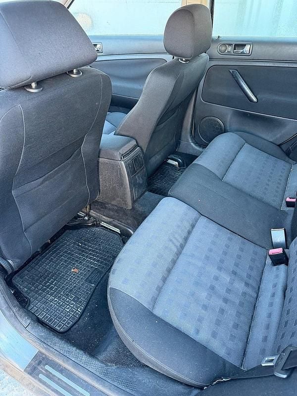 Begagnad VW Passat Trendline 150 HK (110 kW) 2003 Silver Kombi