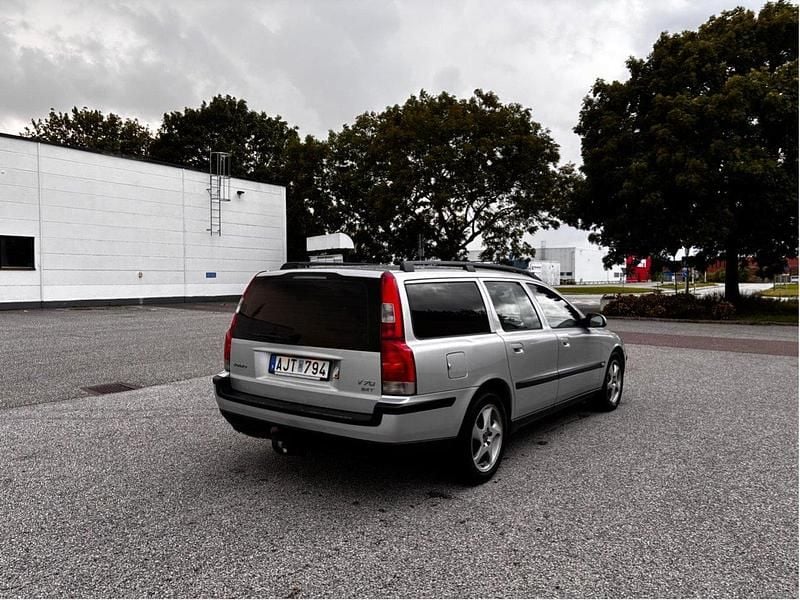 Silver Begagnad 2003 Volvo V70 Kombi | 8 500 kr (Superpris) - Bild 1/4