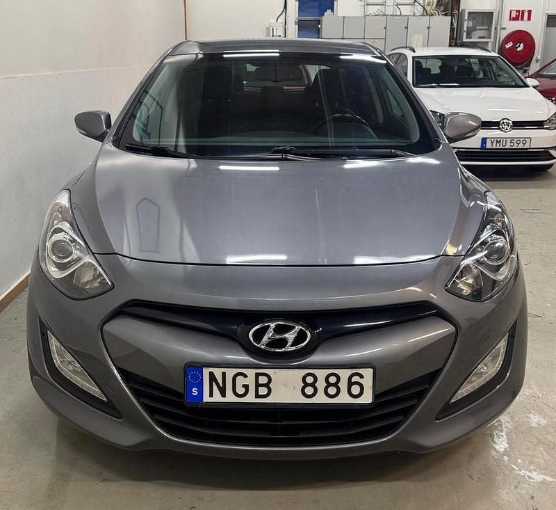Begagnad Hyundai i30 128 HK (94 kW) 2014 Grå