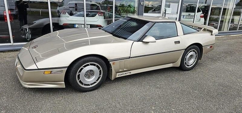 Ljusbrun Begagnad 1987 Chevrolet Corvette Sportkupé | 129 000 kr - Bild 1/4