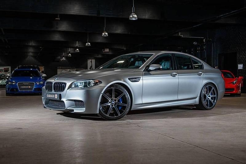 Begagnad BMW M5 Competition Edition 600 HK (441 kW) 2015 Grå Sedan