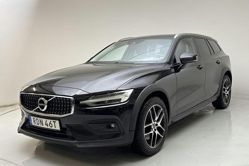 Svart Begagnad 2020 Volvo V60 CC SE Kombi | 284 000 kr (Bra pris) - Bild 1/4