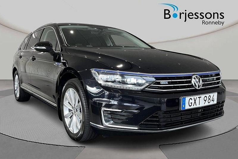 Svart Begagnad 2017 VW Passat GTE Kombi | 195 000 kr (Marknadspris) - Bild 1/4