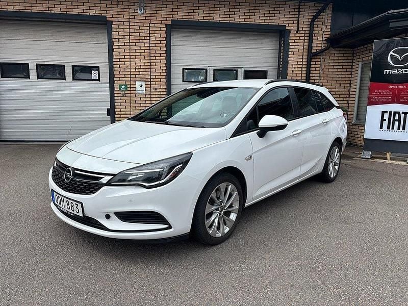 Summit white Begagnad 2016 Opel Astra Enjoy Kombi | 114 500 kr (Marknadspris) - Bild 1/4