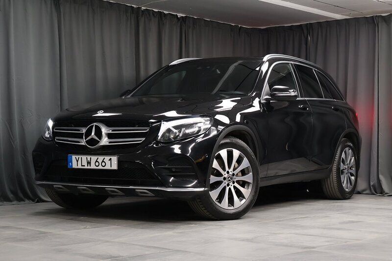Svart Begagnad 2018 Mercedes GLC220 AMG SUV | 239 000 kr (Bra pris) - Bild 1/4