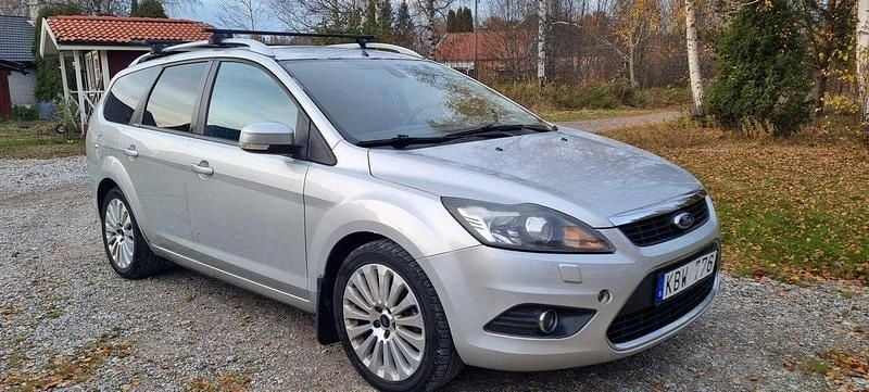 Grå Begagnad 2010 Ford Focus Titanium Kombi | 23 500 kr (Marknadspris) - Bild 1/4