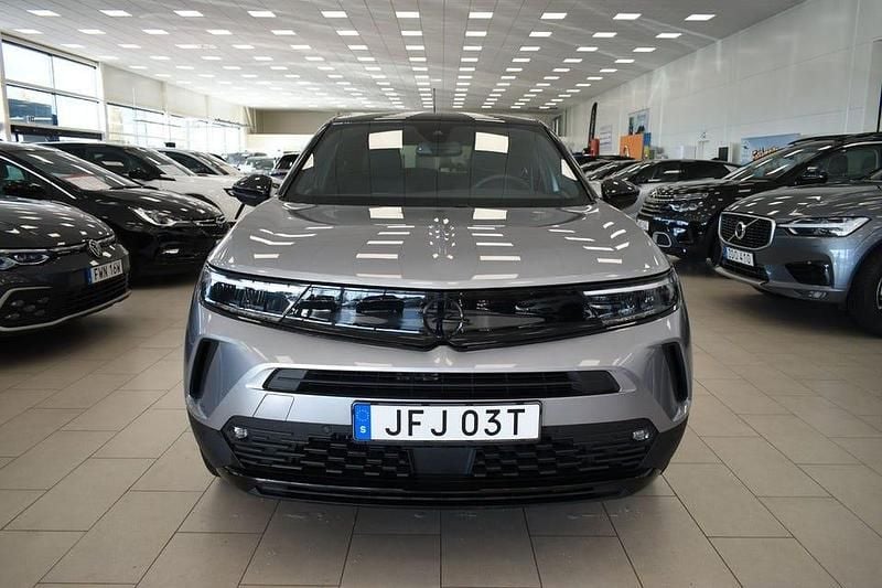 Grå Begagnad 2024 Opel Mokka Ultimate SUV | 269 900 kr (Marknadspris) - Bild 1/4