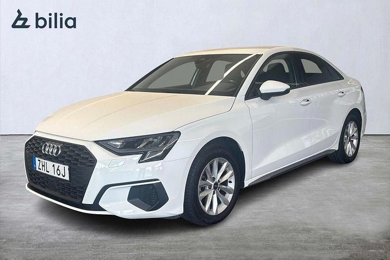 Vit Begagnad 2023 Audi A3 Proline Sedan | 279 000 kr (Marknadspris) - Bild 1/4
