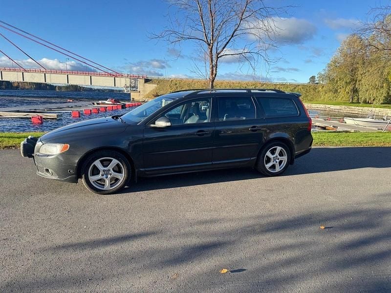Grå Begagnad 2009 Volvo V70 Kombi | 53 900 kr (Bra pris) - Bild 1/4