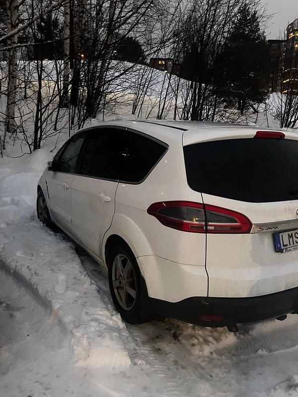 Begagnad 2011 Ford S-MAX S Minibuss | 12 500 kr (Marknadspris) - Bild 1/4