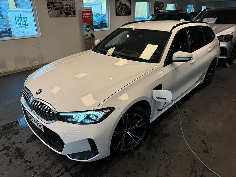 Begagnad BMW 330 M Sport 292 HK (214 kW) 2023 Vit Kombi