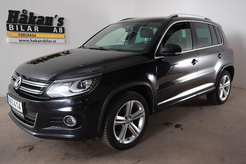 Svart Begagnad 2016 VW Tiguan Sport SUV | 159 500 kr (Marknadspris) - Bild 1/4