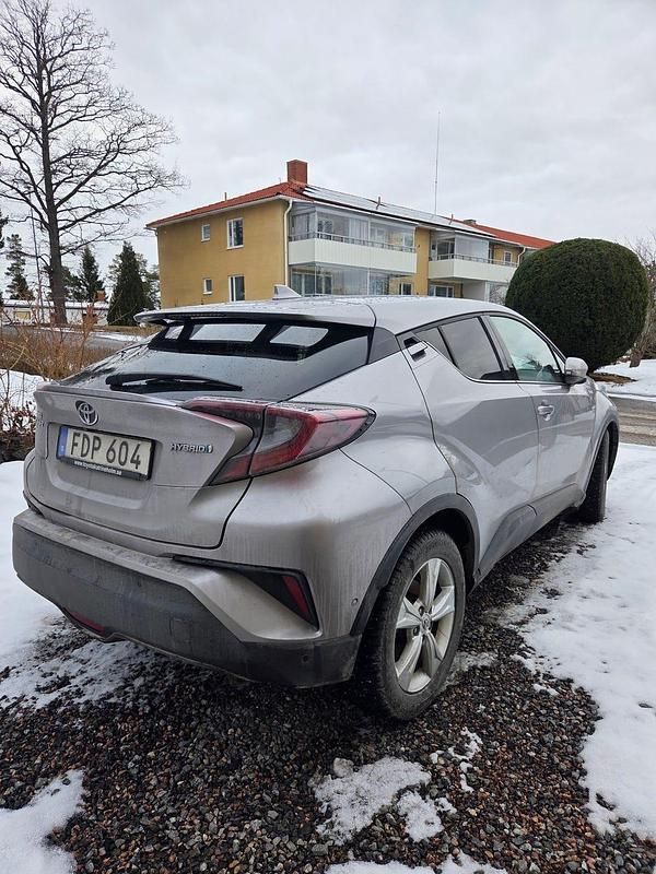 Begagnad Toyota C-HR 122 HK (89 kW) 2018 SUV
