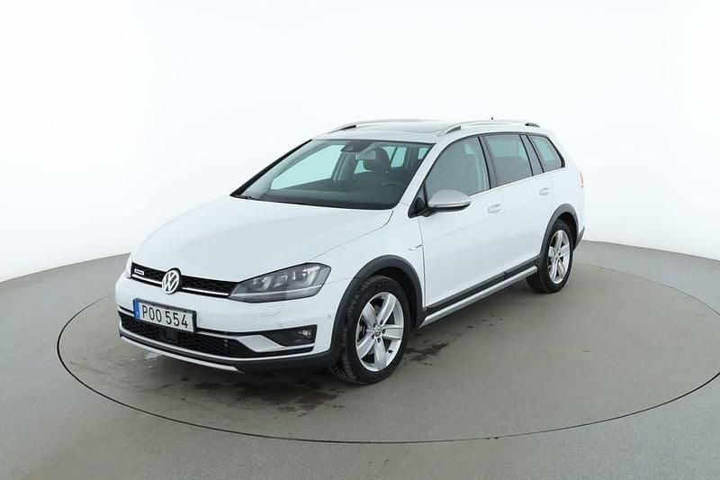 Vit Begagnad 2015 VW Golf Alltrack Kombi | 144 000 kr (Marknadspris) - Bild 1/4