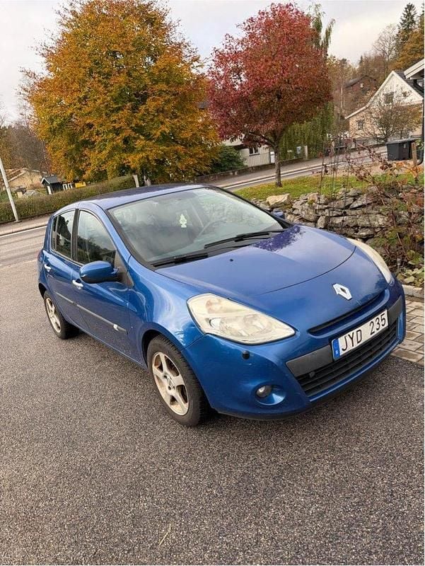 Blå Begagnad 2010 Renault Clio R.S. Halvkombi | 19 900 kr (Marknadspris) - Bild 1/4