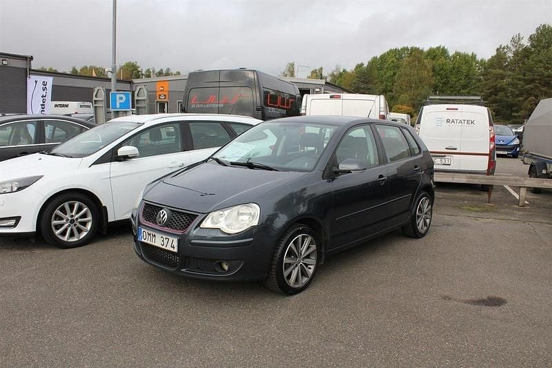 Mörkgrå Begagnad 2006 VW Polo Comfortline Halvkombi | 29 900 kr (Lite dyr) - Bild 1/4