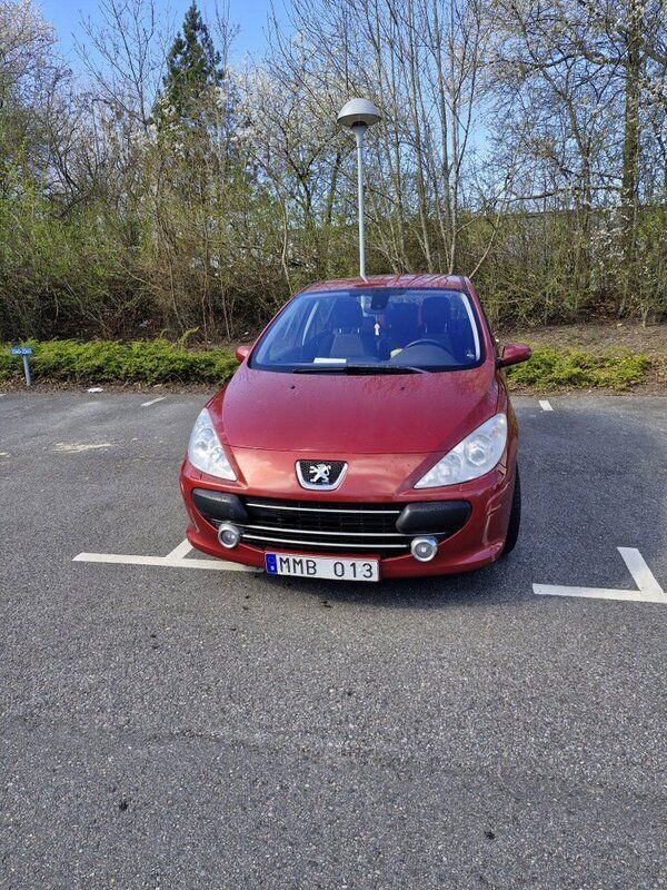 Röd Begagnad 2008 Peugeot 307 Halvkombi | 21 900 kr (Marknadspris) - Bild 1/4