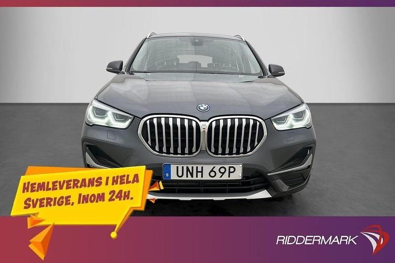 Grå Begagnad 2022 BMW X1 xLine SUV | 258 900 kr (Marknadspris) - Bild 1/3