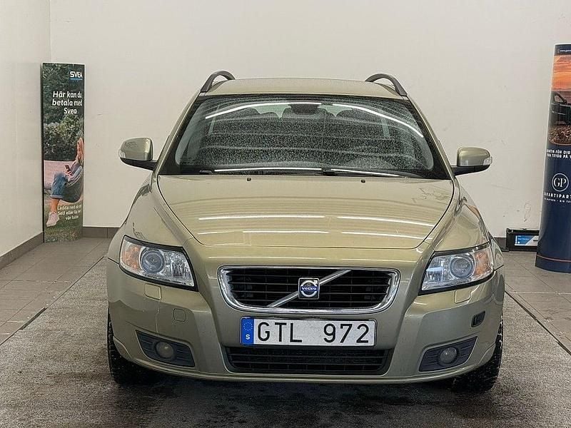 Begagnad Volvo V50 Momentum 170 HK (125 kW) 2008 Grön Kombi