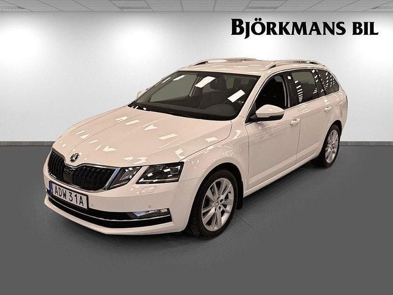Vit Begagnad 2019 Skoda Octavia Style Kombi | 234 900 kr (Marknadspris) - Bild 1/4