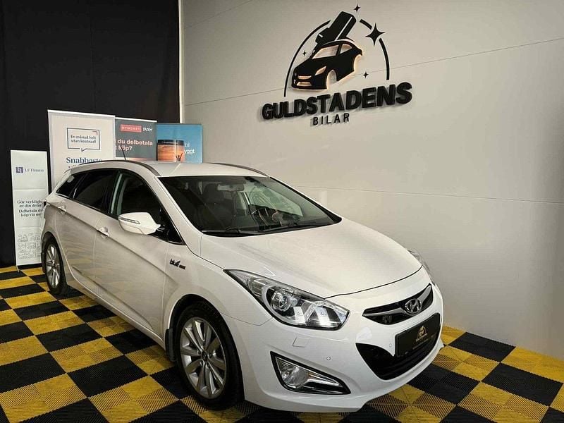 Vit Begagnad 2013 Hyundai i40 Kombi | 94 900 kr (Marknadspris) - Bild 1/3
