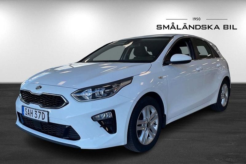 Vit Begagnad 2019 Kia Ceed Halvkombi | 159 000 kr (Marknadspris) - Bild 1/4