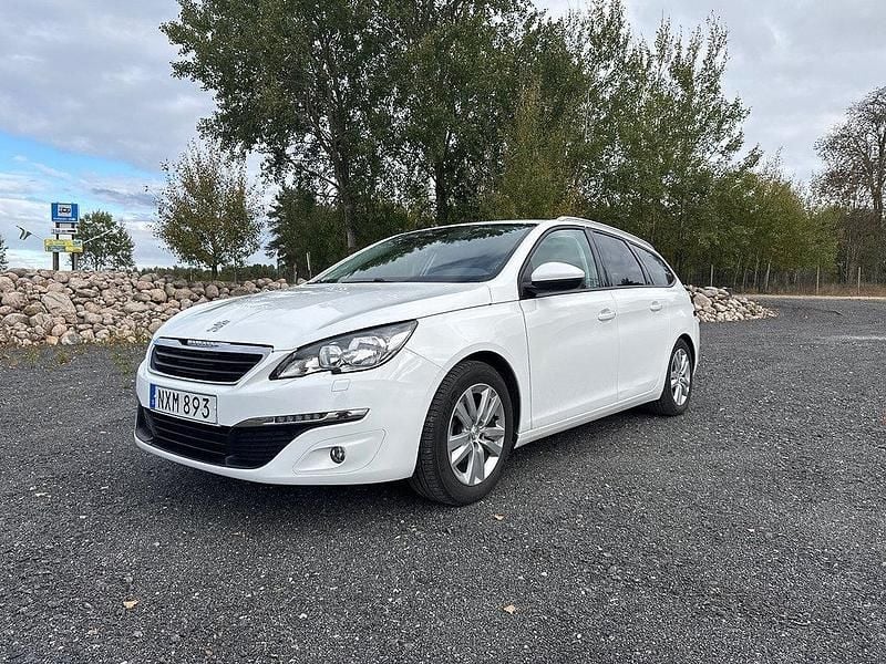 Vit Begagnad 2017 Peugeot 308 Active Kombi | 109 500 kr (Lite dyr) - Bild 1/4