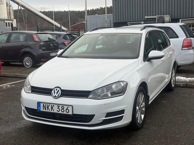 Vit Begagnad 2014 VW Golf VII Kombi | 79 990 kr (Bra pris) - Bild 1/4