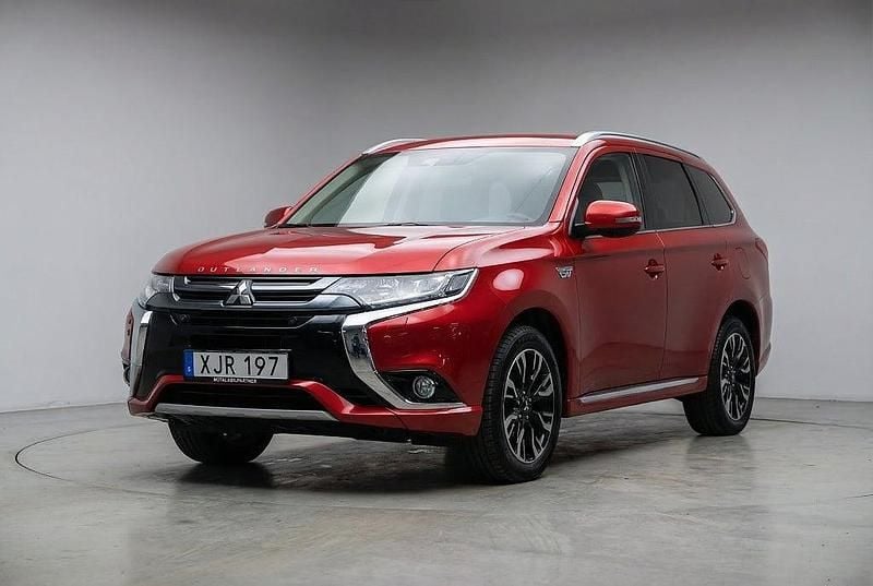 Begagnad Mitsubishi Outlander P-HEV 121 HK (88 kW) 2018 Röd SUV