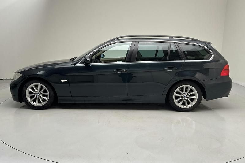 Begagnad BMW 325 Advantage 218 HK (160 kW) 2006 Mörkgrön Kombi
