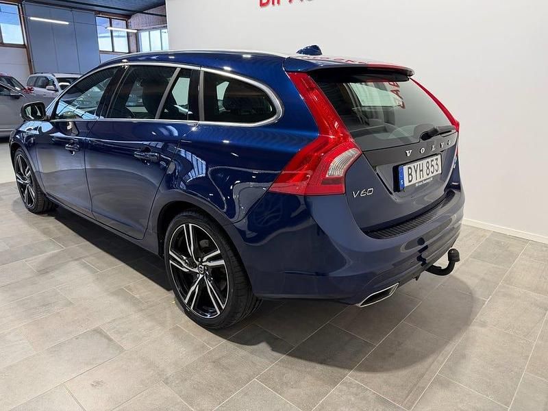 Begagnad Volvo V60 Ocean Race 181 HK (133 kW) 2014 Blå Kombi