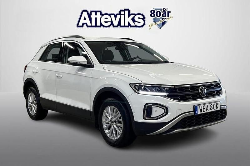 Vit Begagnad 2022 VW T-Roc Life SUV | 239 900 kr (Marknadspris) - Bild 1/4
